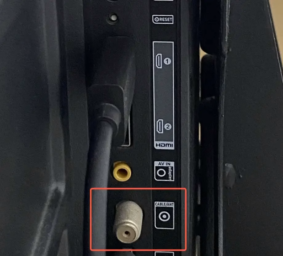 Ant/Cable In connector on Roku TV